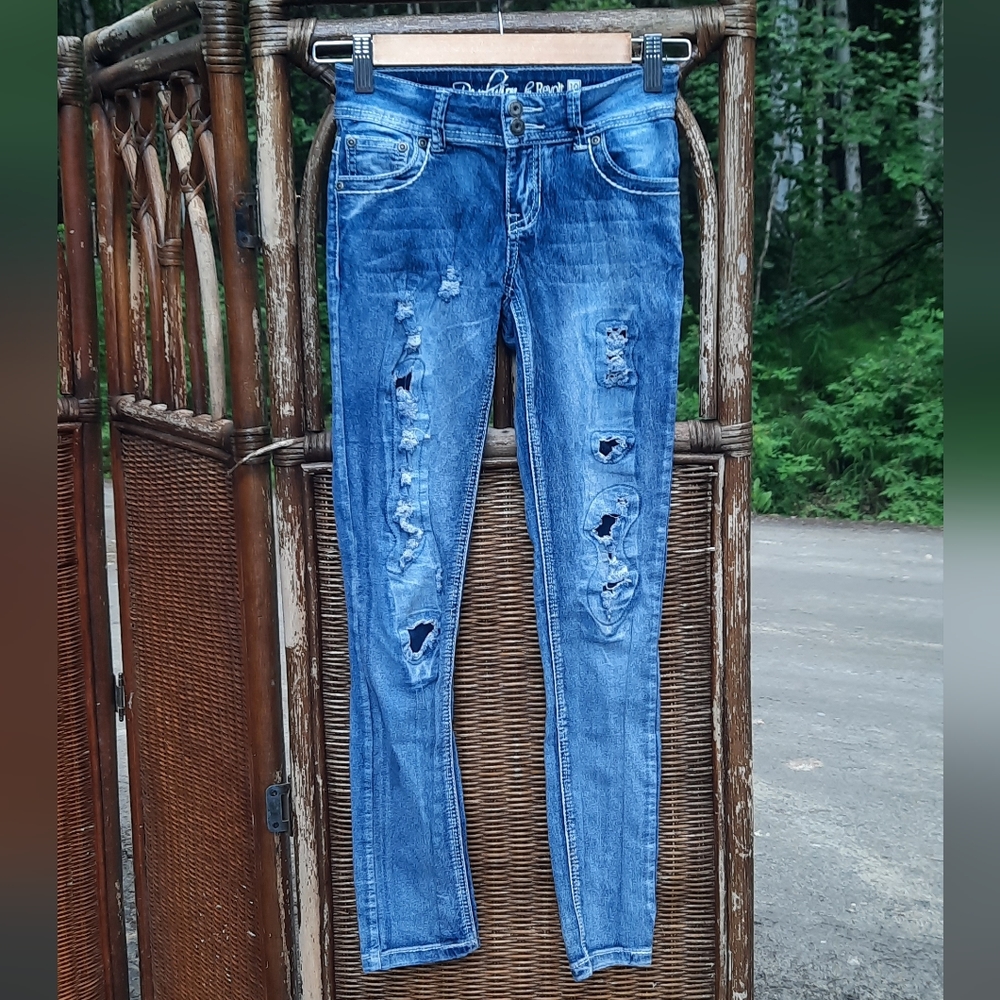 🍀3/15 Revolution Distressed Blue Jeans